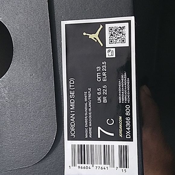 Jordan  1s toddler 7c with box - Picture 3 of 5